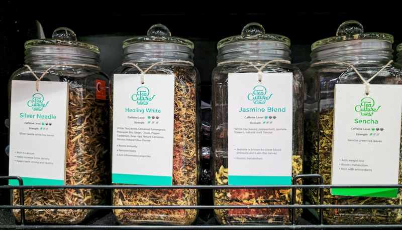 Dried Herbs & Botanicals — Mint, Fenugreek, Curry Leaves